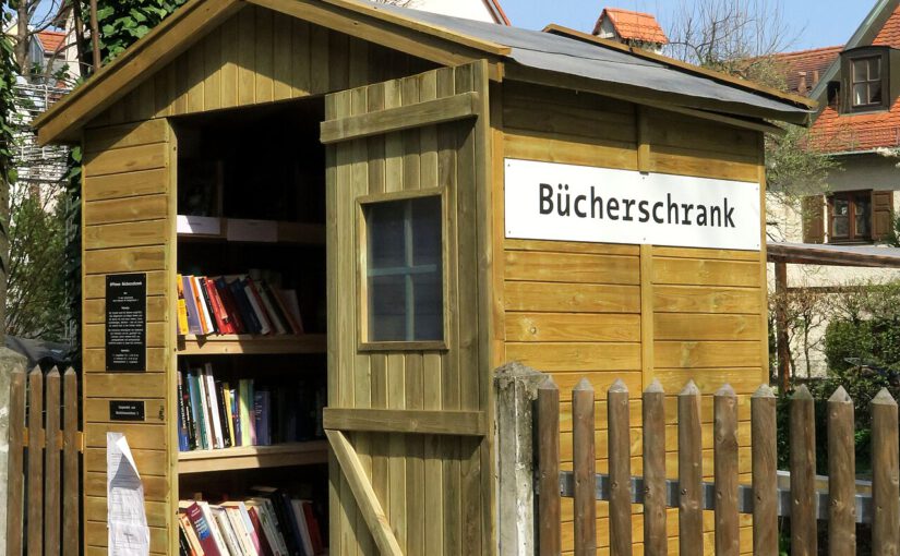 Bücherschrank